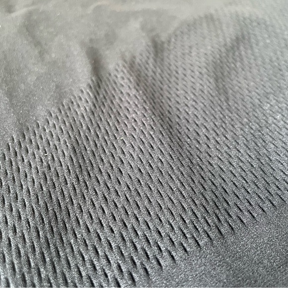 Under Armour Fitted HeatGear Workout Tank - Picture 2 of 9